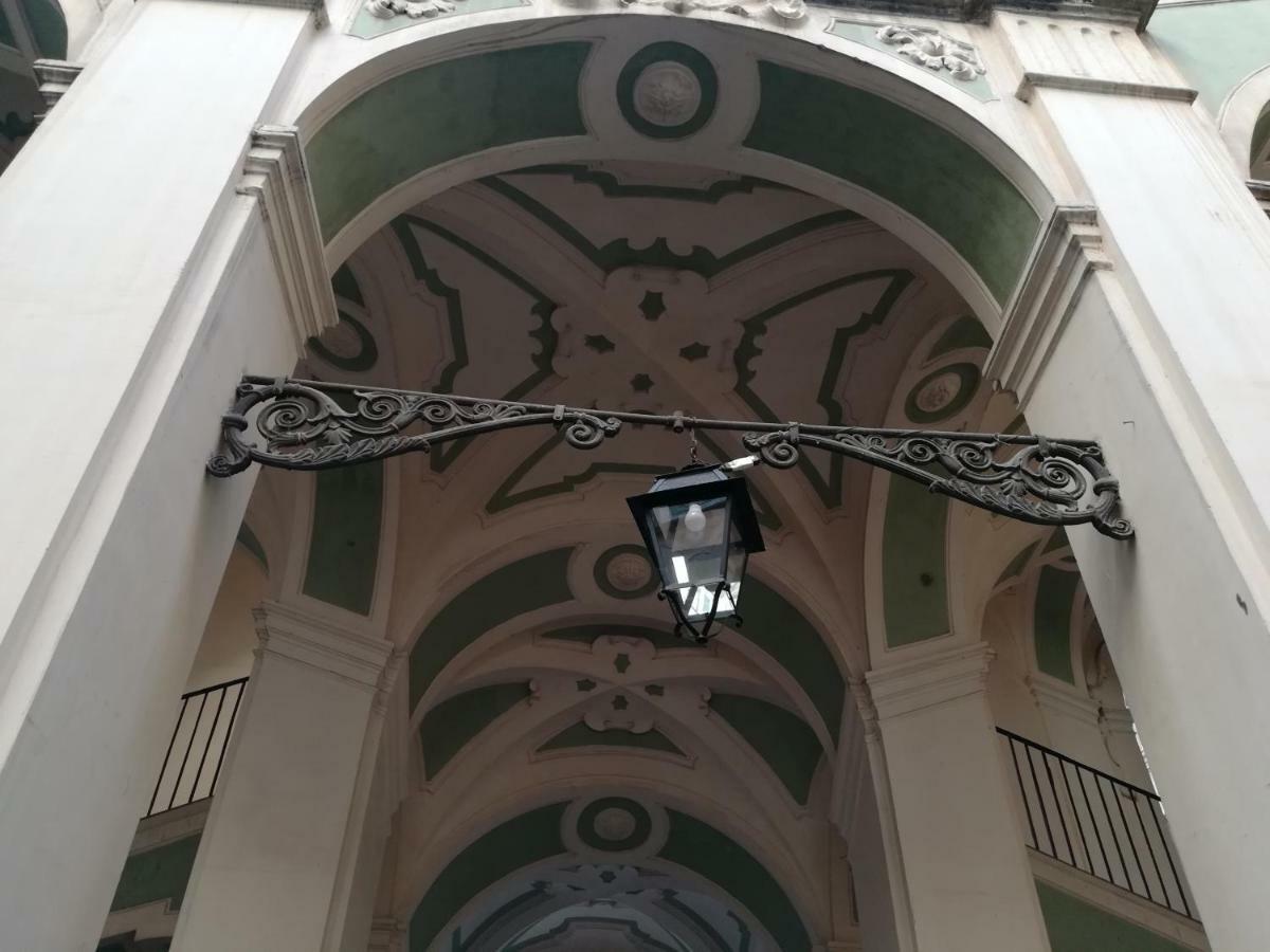 "Dint E Viche E Napule" Guest House Napoli Dış mekan fotoğraf